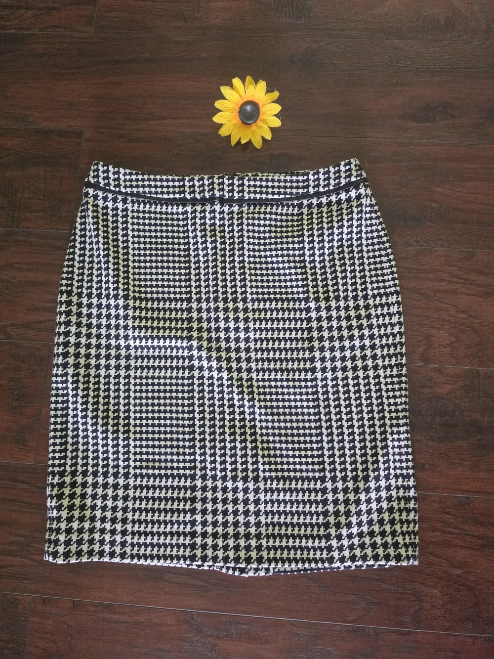 Talbots Black & White Houndstooth Mini Skirt - Picture 3 of 6